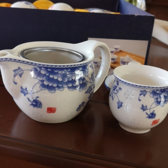 7 pc Chinese Kung Fu porcelain tea set - Picture 3 of 7